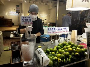 Dōngrì xià níng is a stall in the Shillin Night Market that offers refreshing winter melon tea